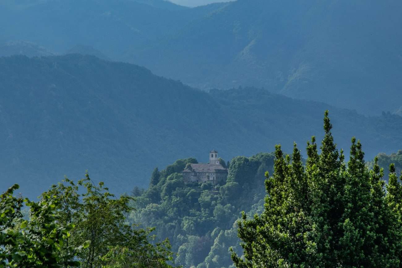 Monte Mesma e parco Neogotico / Ameno