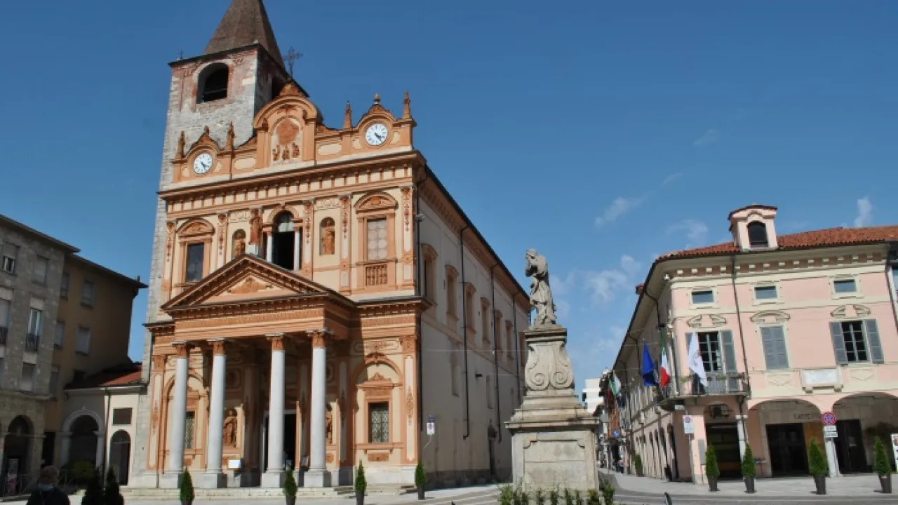 La chiesa Parrocchiale / BORGOMANERO