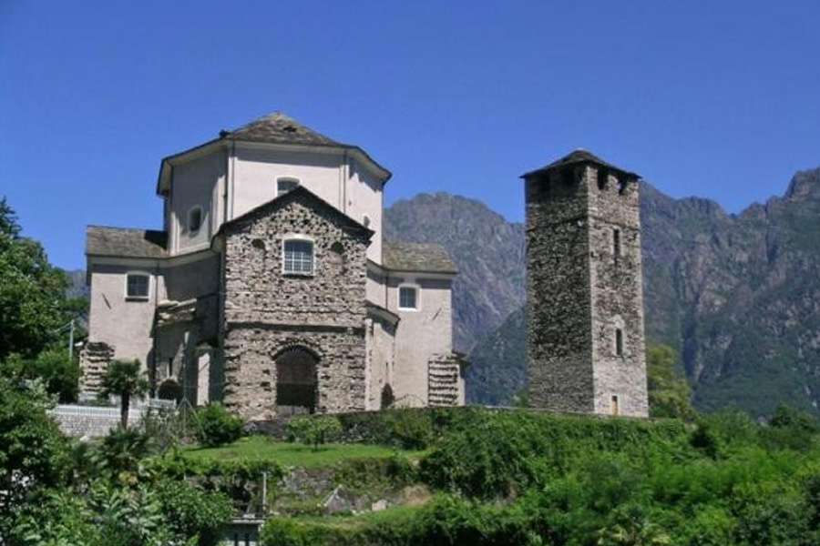 Santuario Madonna della Guardia e torre medievale / ORNAVASSO