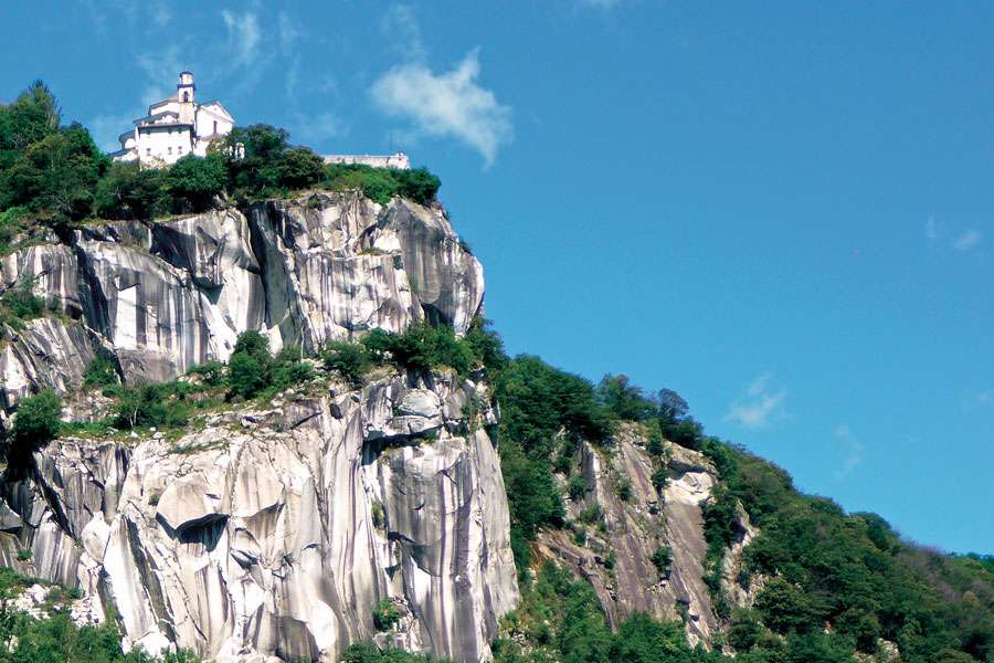 Il Santuario / MADONNA DEL SASSO